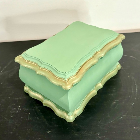 Light Green and Gold Painted Vintage Bombay Brand Jewelry Box - Picture 10 of 10